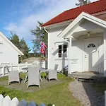 Feriehus With Two Terraces Near Risor
