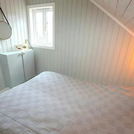 Vakantiehuis Med To Terrasser Naer Risor Sondeled