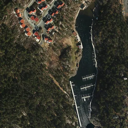 Med To Terrasser Naer Risor Vakantiehuis *