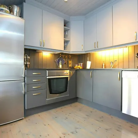 Vakantiehuis Med To Terrasser Naer Risor