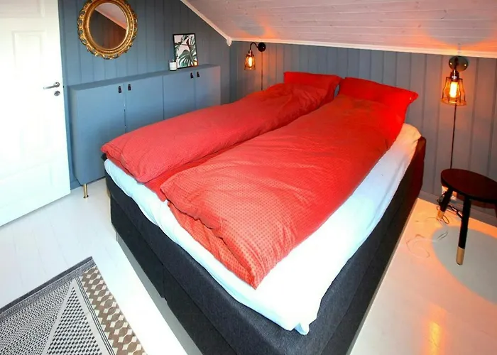 With Two Terraces Near Risor * Sondeled