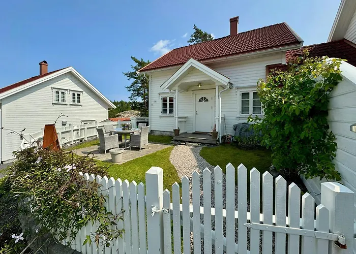 With Two Terraces Near Risor * Sondeled