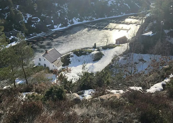 With Two Terraces Near Risor * Sondeled