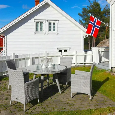 Semesterbostad With Two Terraces Near Risor *