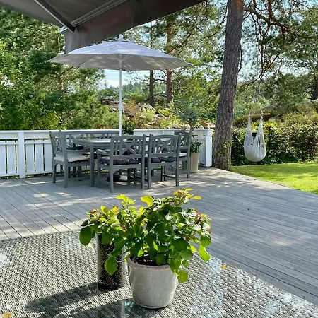 Semesterbostad With Two Terraces Near Risor Sondeled