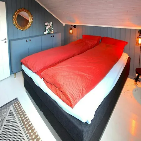 With Two Terraces Near Risor * Sondeled