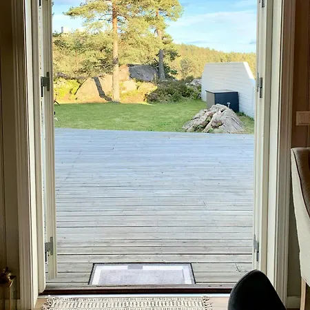 Semesterbostad With Two Terraces Near Risor *